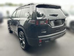 Jeep Cherokee Overland 4x4 2026 — side view