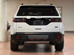 Jeep Cherokee Overland 4x4 2026 — side view
