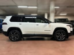 Jeep Cherokee Overland 4x4 2026 — side view