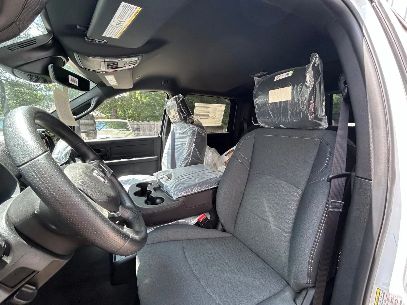 Ram 3500 Tradesman 4x4 Crew Cab 6'4" Box 2026 — side view