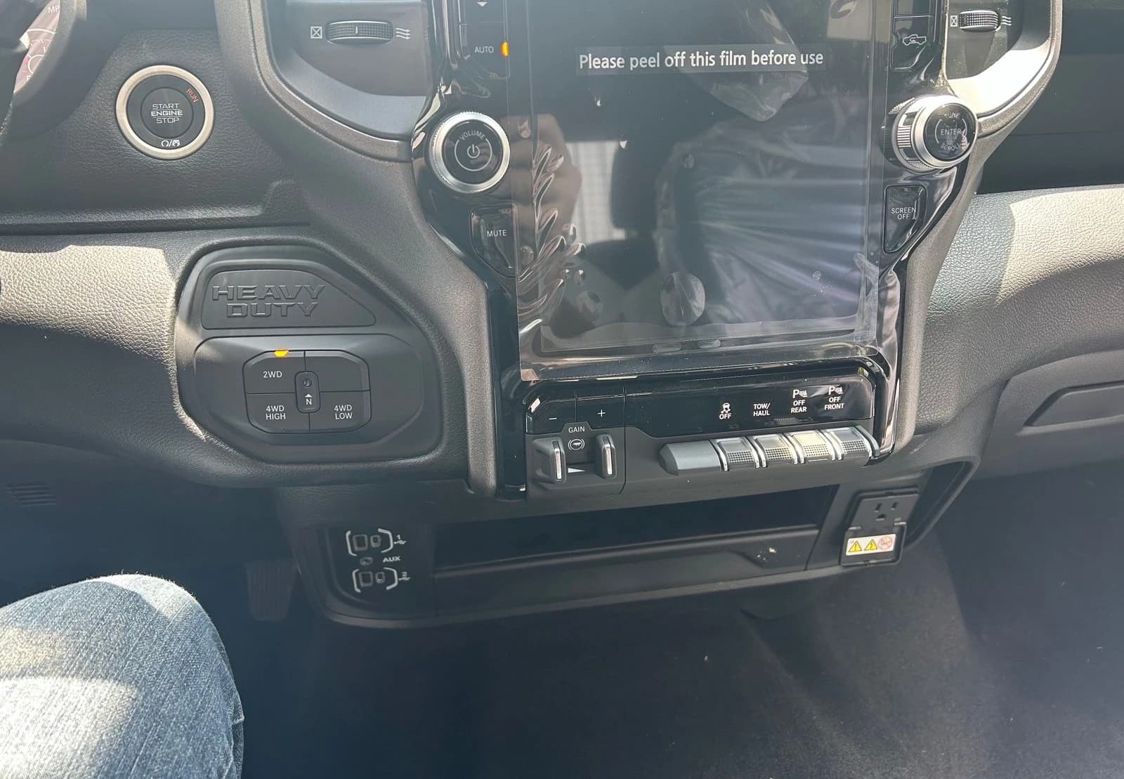 Ram 3500 Tradesman 4x4 Crew Cab 6'4" Box 2026 — side view