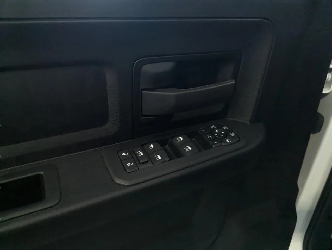 Ram 3500 Tradesman 4x4 Crew Cab 6'4" Box 2026 — side view
