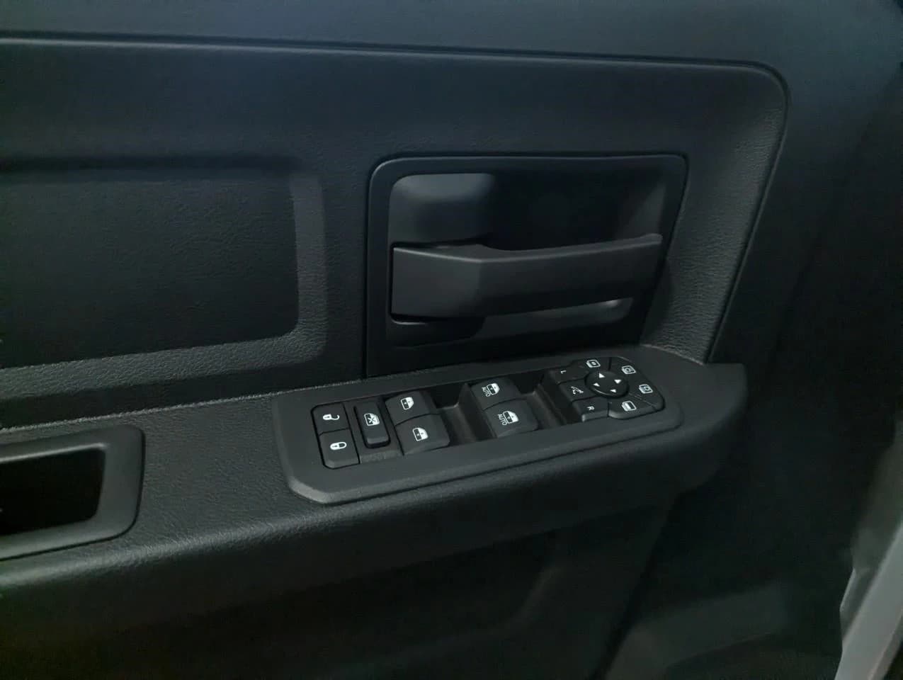 Ram 3500 Tradesman 4x4 Crew Cab 6'4" Box 2026 — side view