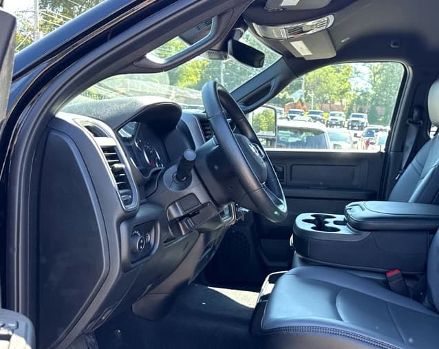 Ram 3500 Tradesman 4x4 Crew Cab 6'4" Box 2026 — side view
