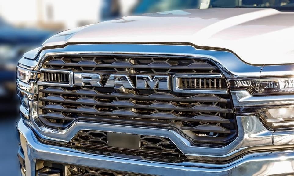 Ram 3500 Big Horn 4x4 Crew Cab 6'4" Box 2026 — side view