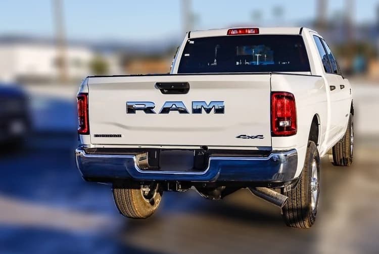 Ram 3500 Big Horn 4x4 Crew Cab 6'4" Box 2026 — side view
