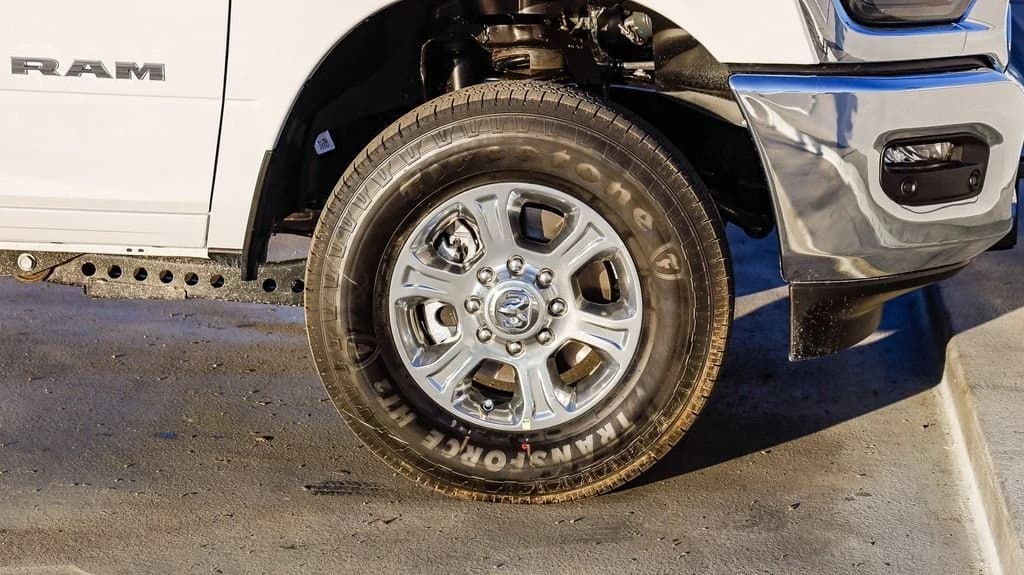 Ram 3500 Big Horn 4x4 Crew Cab 6'4" Box 2026 — side view