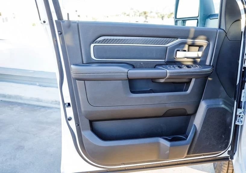Ram 3500 Big Horn 4x4 Crew Cab 6'4" Box 2026 — side view