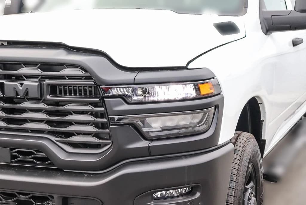 Ram 3500 Tradesman 4x4 Crew Cab 8' Box 2026 — side view