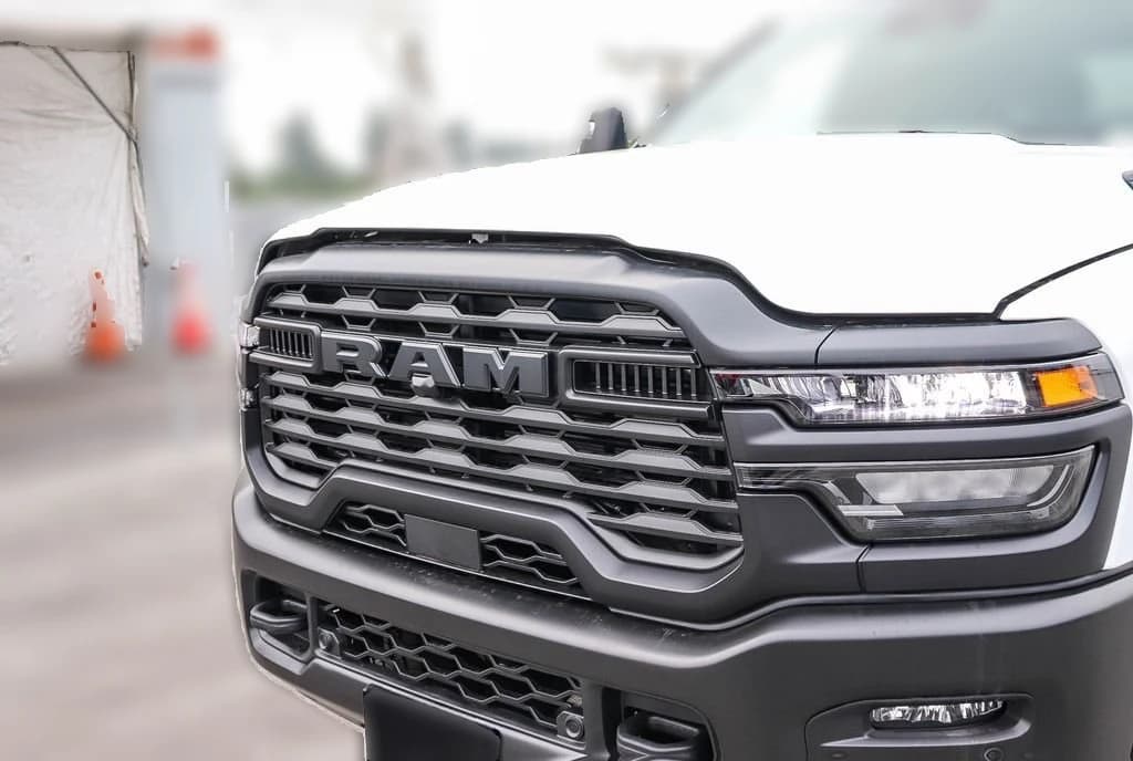 Ram 3500 Tradesman 4x4 Crew Cab 8' Box 2026 — side view