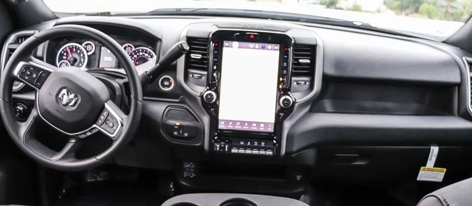 Ram 3500 Tradesman 4x4 Crew Cab 8' Box 2026 — side view