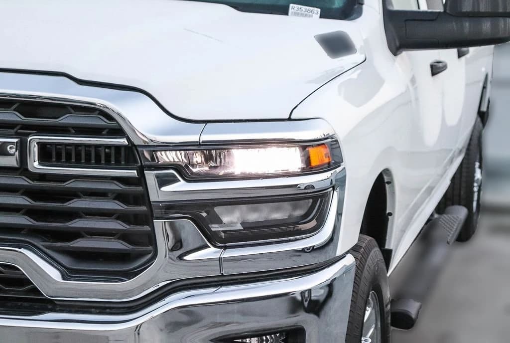 Ram 3500 Tradesman 4x4 Crew Cab 8' Box 2026 — side view