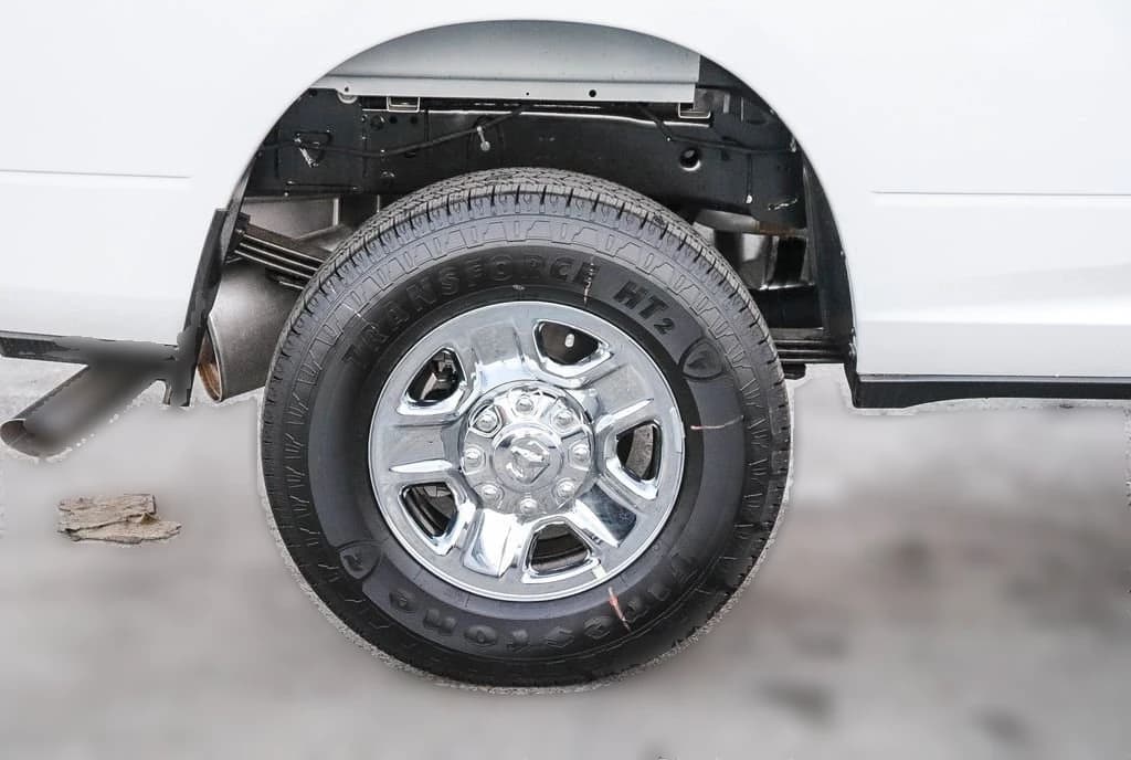 Ram 3500 Tradesman 4x4 Crew Cab 8' Box 2026 — side view