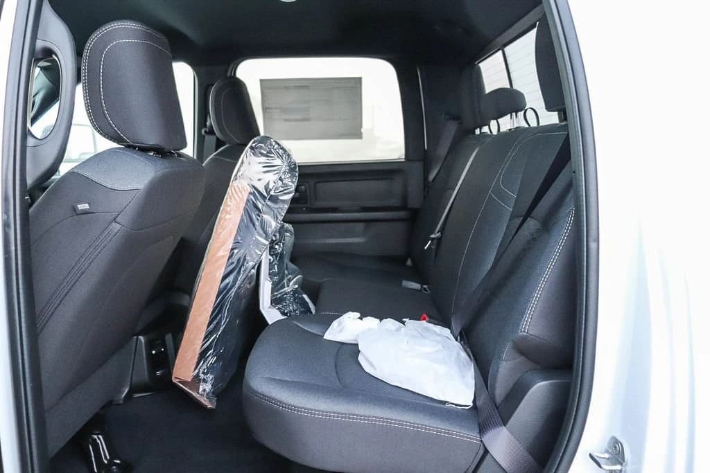 Ram 3500 Tradesman 4x4 Crew Cab 8' Box 2026 — side view