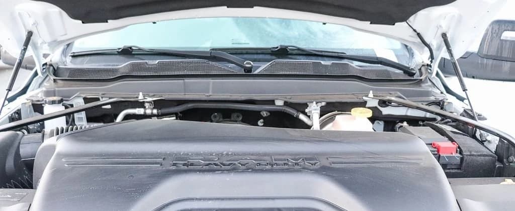 Ram 3500 Tradesman 4x4 Crew Cab 8' Box 2026 — side view