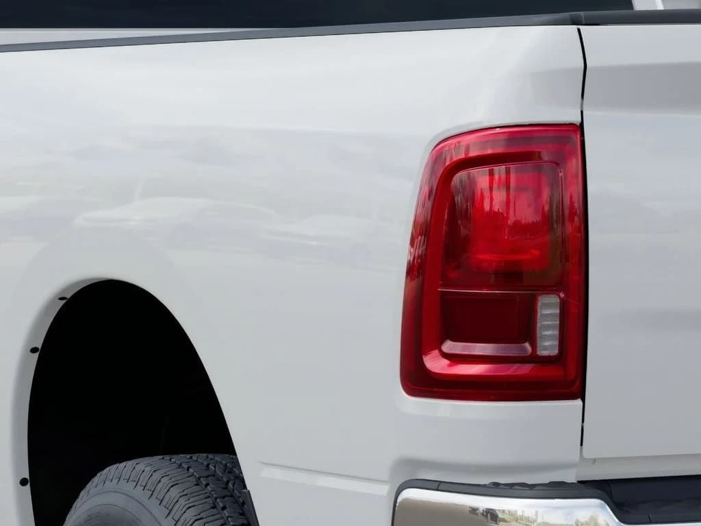 Ram 3500 Tradesman 4x4 Crew Cab 8' Box 2026 — side view