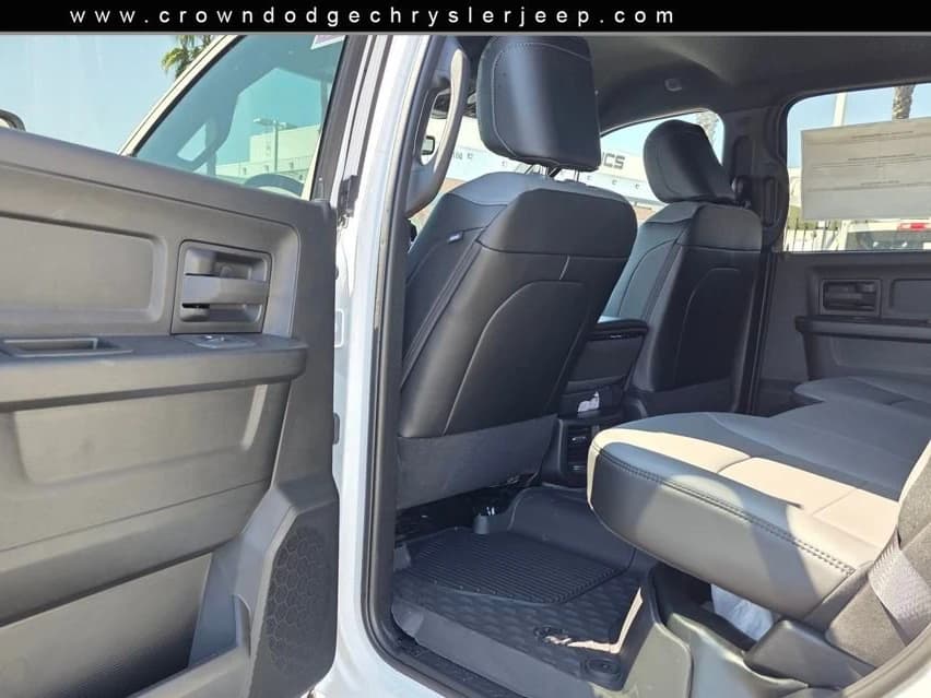Ram 3500 Tradesman 4x4 Crew Cab 8' Box 2026 — side view