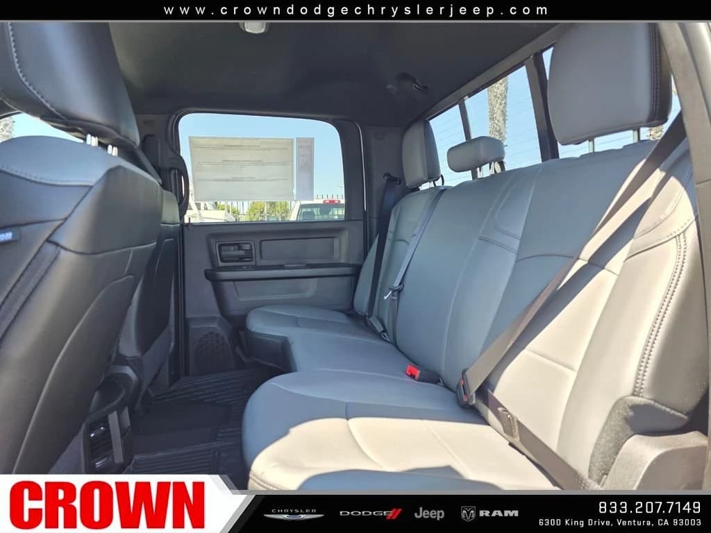 Ram 3500 Tradesman 4x4 Crew Cab 8' Box 2026 — side view