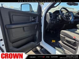 Ram 3500 Tradesman 4x4 Crew Cab 8' Box 2026 — side view