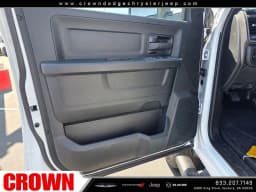 Ram 3500 Tradesman 4x4 Crew Cab 8' Box 2026 — side view