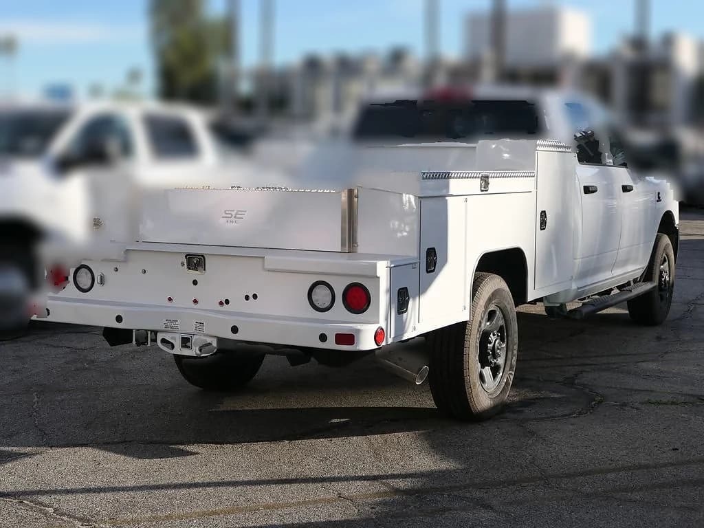 Ram 3500 Tradesman 4x4 Crew Cab 8' Box 2026 — side view