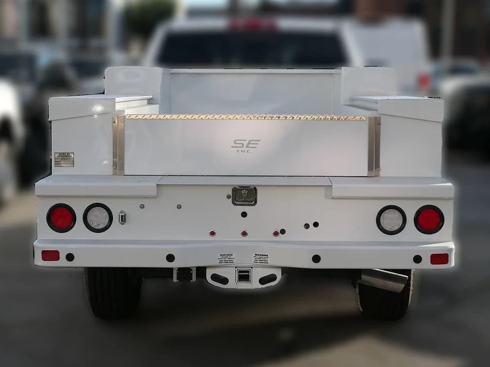 Ram 3500 Tradesman 4x4 Crew Cab 8' Box 2026 — side view