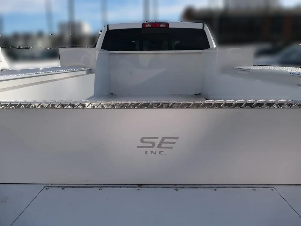 Ram 3500 Tradesman 4x4 Crew Cab 8' Box 2026 — side view