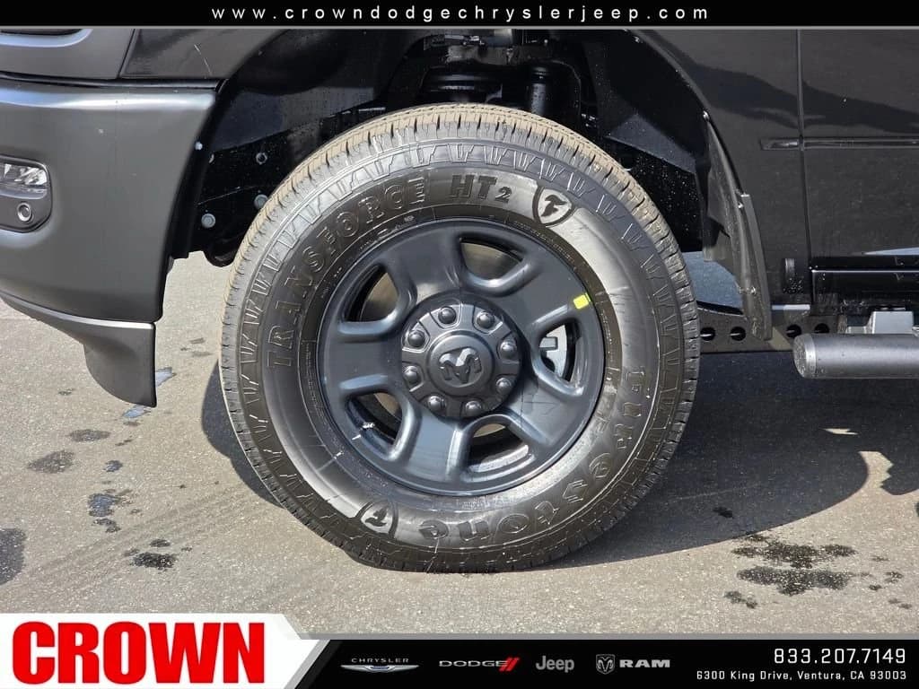 Ram 3500 Tradesman 4x4 Crew Cab 8' Box 2026 — side view