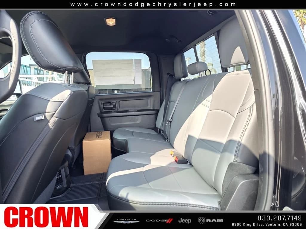 Ram 3500 Tradesman 4x4 Crew Cab 8' Box 2026 — side view
