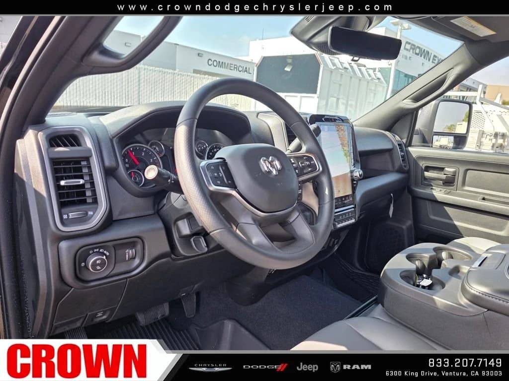 Ram 3500 Tradesman 4x4 Crew Cab 8' Box 2026 — side view