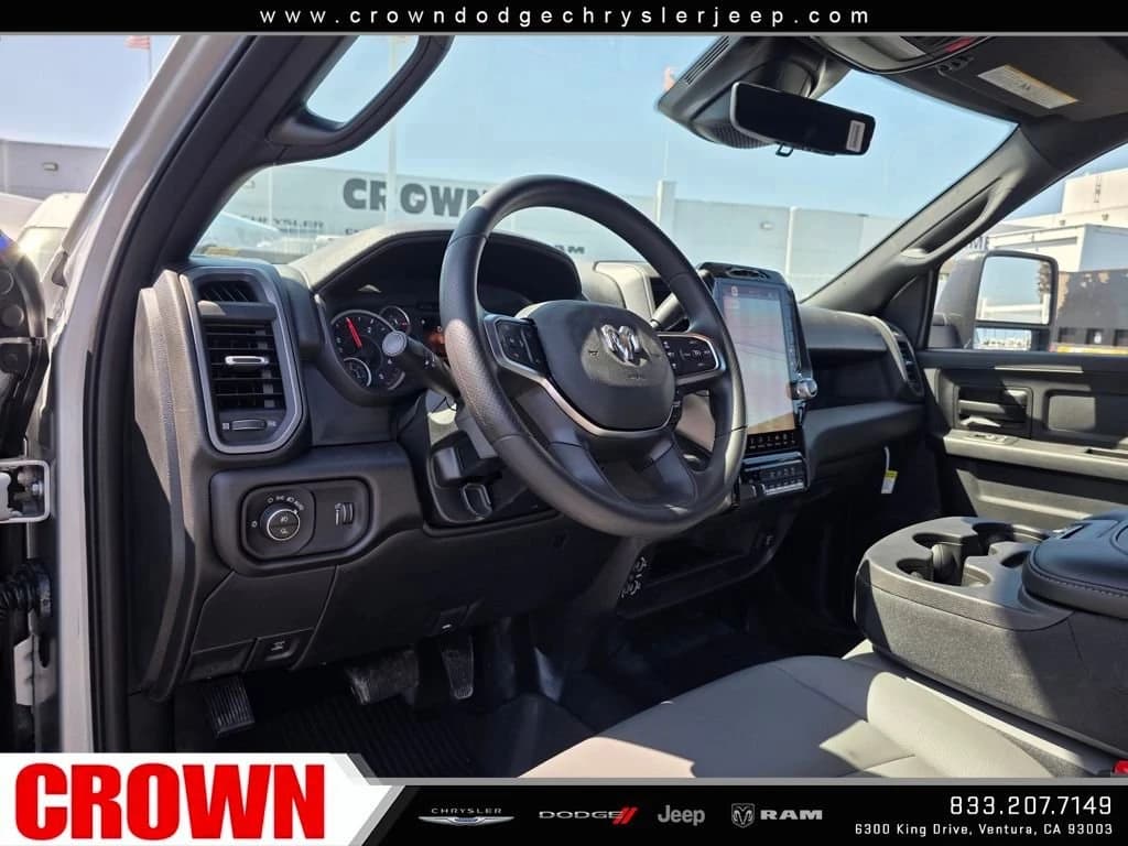 Ram 3500 Tradesman 4x4 Crew Cab 8' Box 2026 — side view