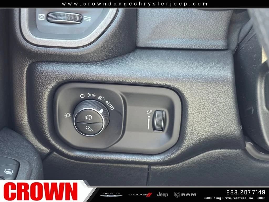 Ram 3500 Tradesman 4x4 Crew Cab 8' Box 2026 — side view