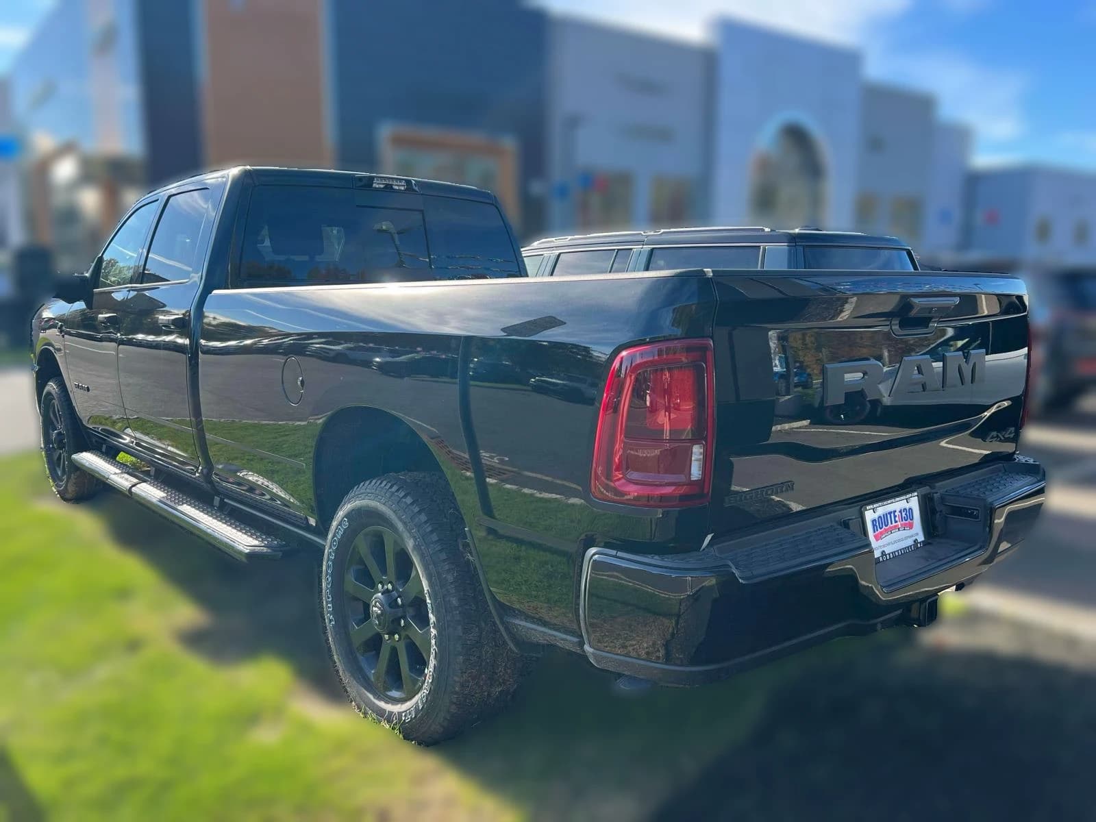 Ram 3500 Big Horn 4x4 Crew Cab 8' Box 2026 — side view