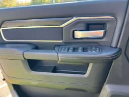 Ram 3500 Big Horn 4x4 Crew Cab 8' Box 2026 — side view