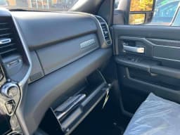 Ram 3500 Big Horn 4x4 Crew Cab 8' Box 2026 — side view