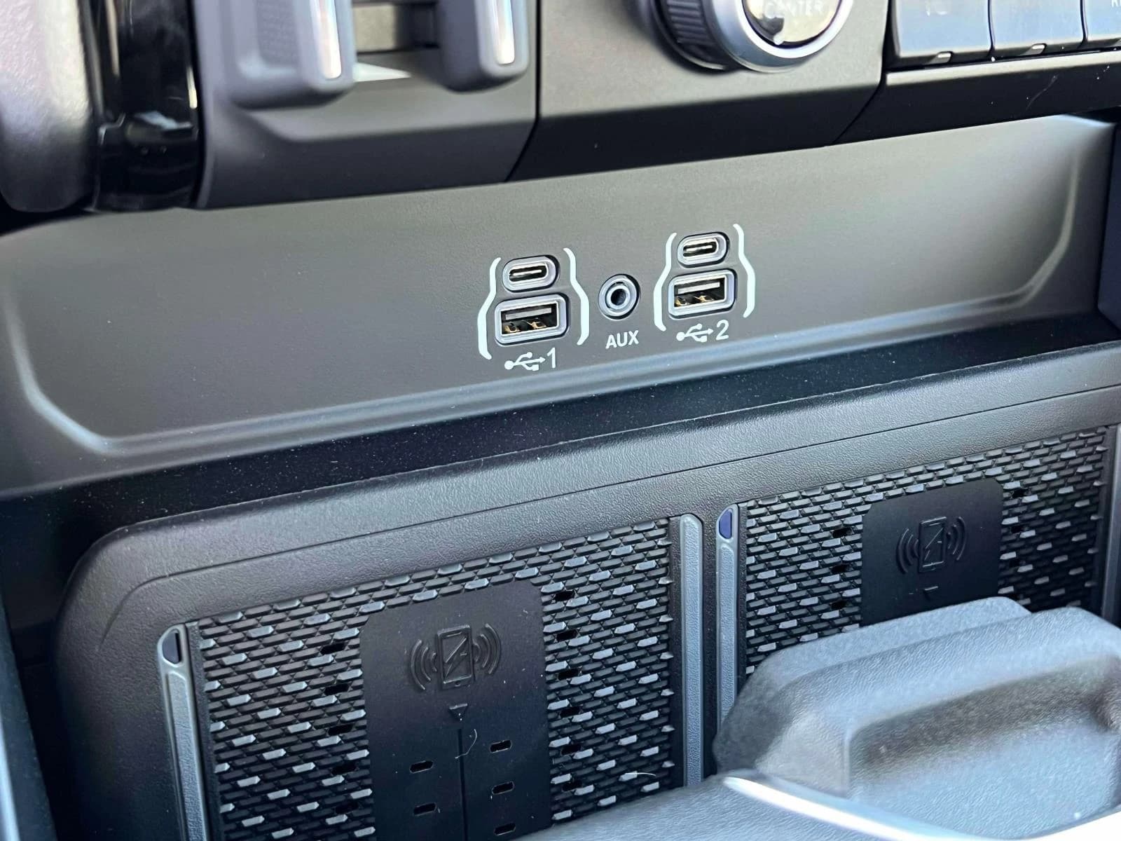 Ram 3500 Big Horn 4x4 Crew Cab 8' Box 2026 — side view