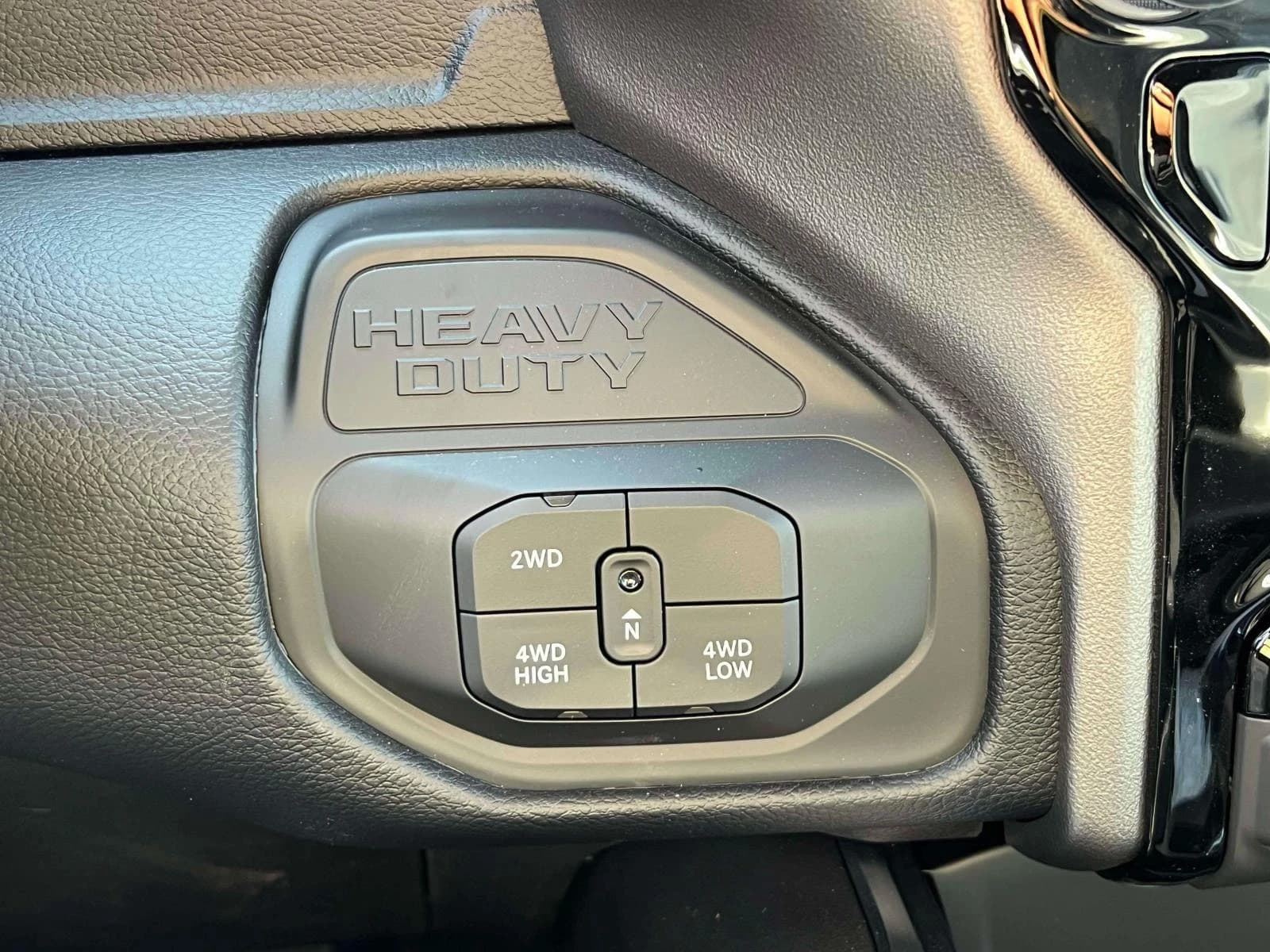 Ram 3500 Big Horn 4x4 Crew Cab 8' Box 2026 — side view