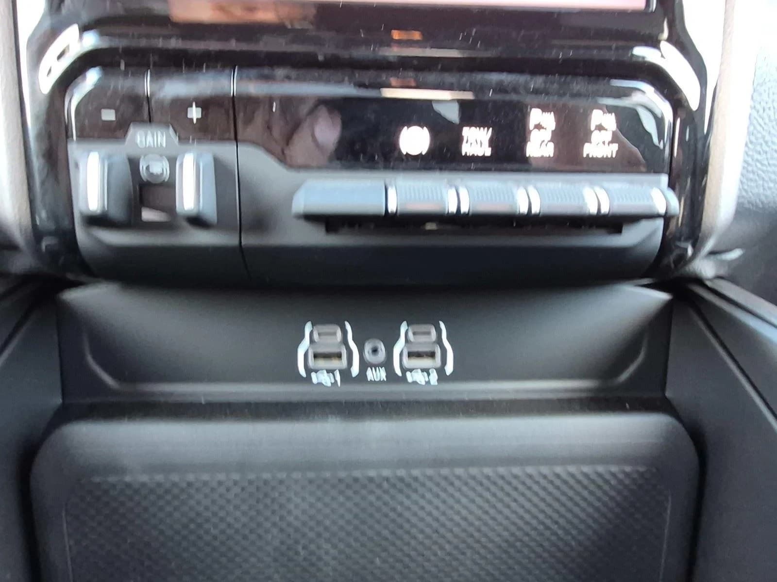 Ram 3500 Big Horn 4x4 Crew Cab 8' Box 2026 — side view