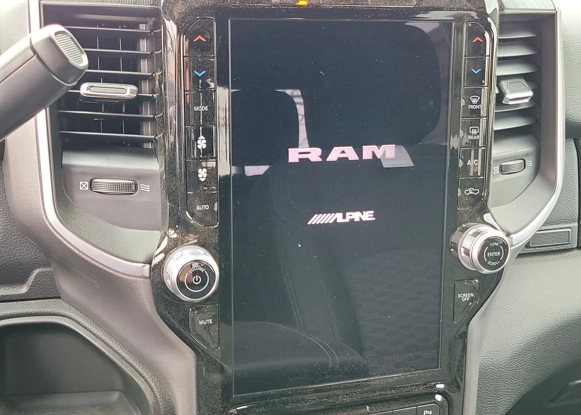 Ram 2500 Big Horn 4x2 Crew Cab 6'4" Box 2026 — side view