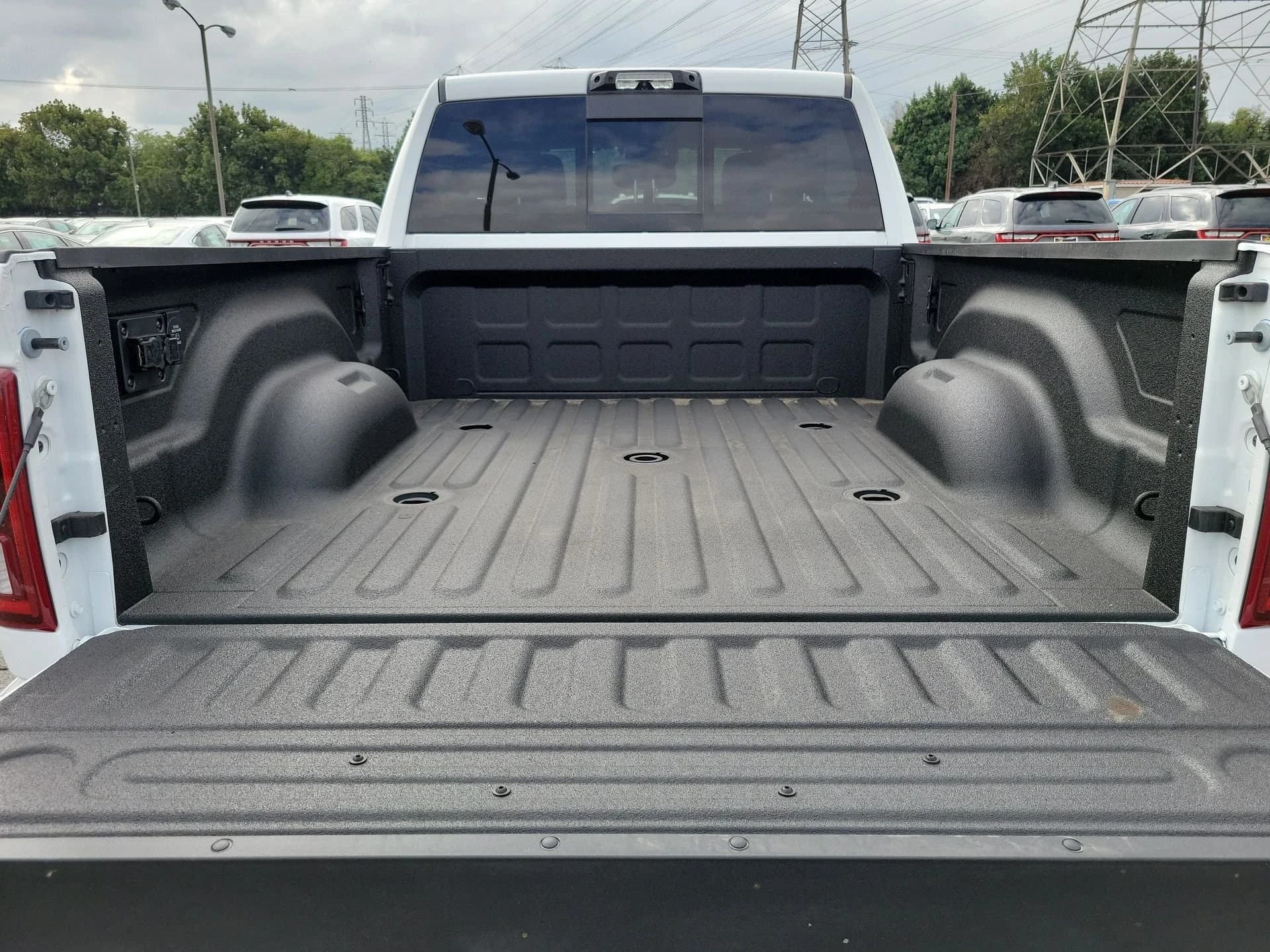 Ram 2500 Big Horn 4x2 Crew Cab 6'4" Box 2026 — side view
