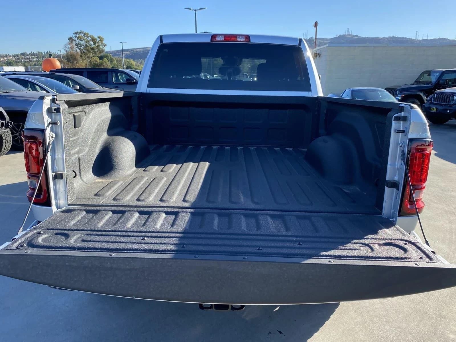 Ram 2500 Big Horn 4x2 Crew Cab 6'4" Box 2026 — side view