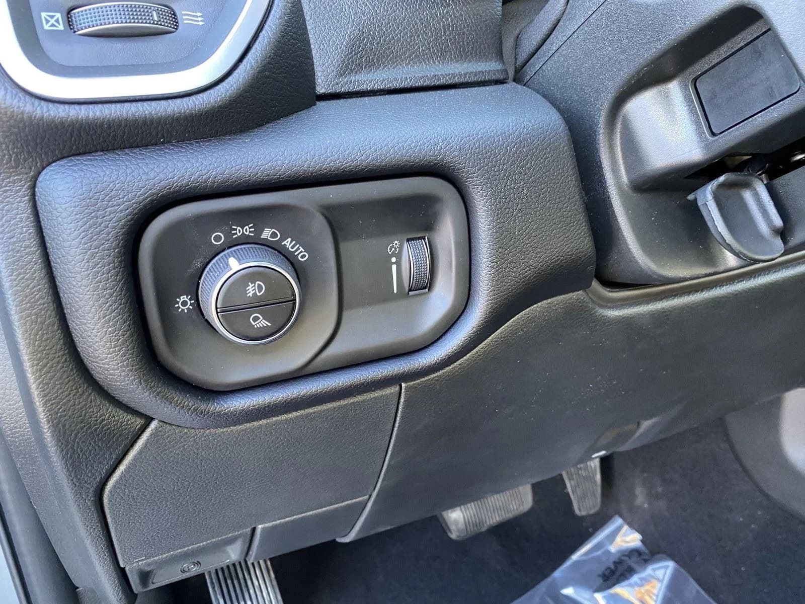Ram 2500 Big Horn 4x2 Crew Cab 6'4" Box 2026 — side view