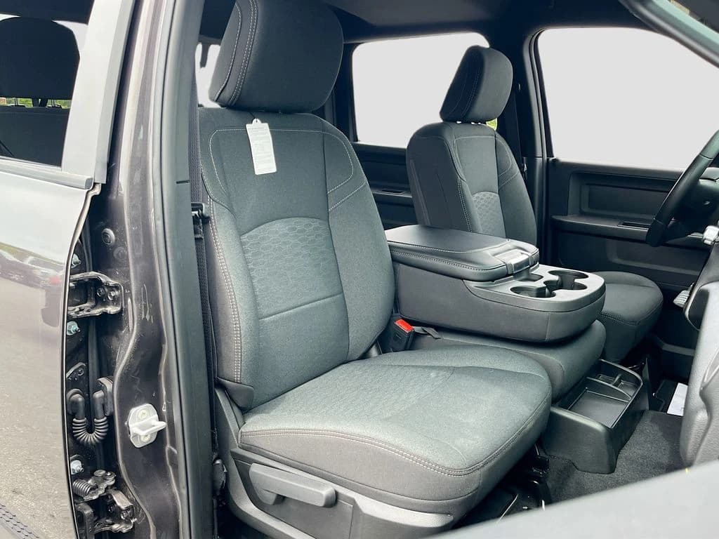 Ram 2500 Black Express 4x4 Crew Cab 6'4" Box 2026 — side view