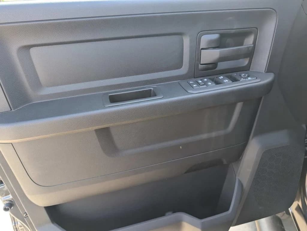 Ram 2500 Tradesman 4x4 Crew Cab 6'4" Box 2026 — side view
