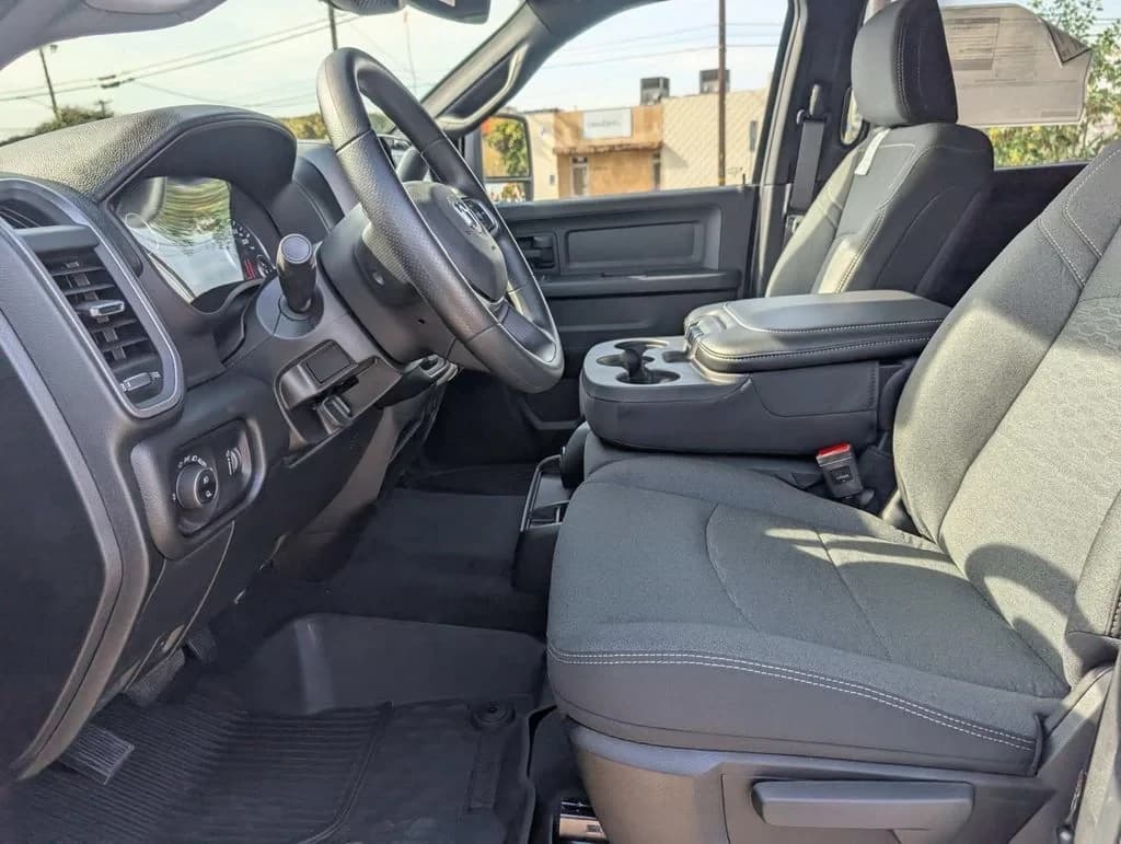 Ram 2500 Tradesman 4x4 Crew Cab 6'4" Box 2026 — side view