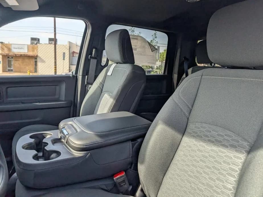 Ram 2500 Tradesman 4x4 Crew Cab 6'4" Box 2026 — side view