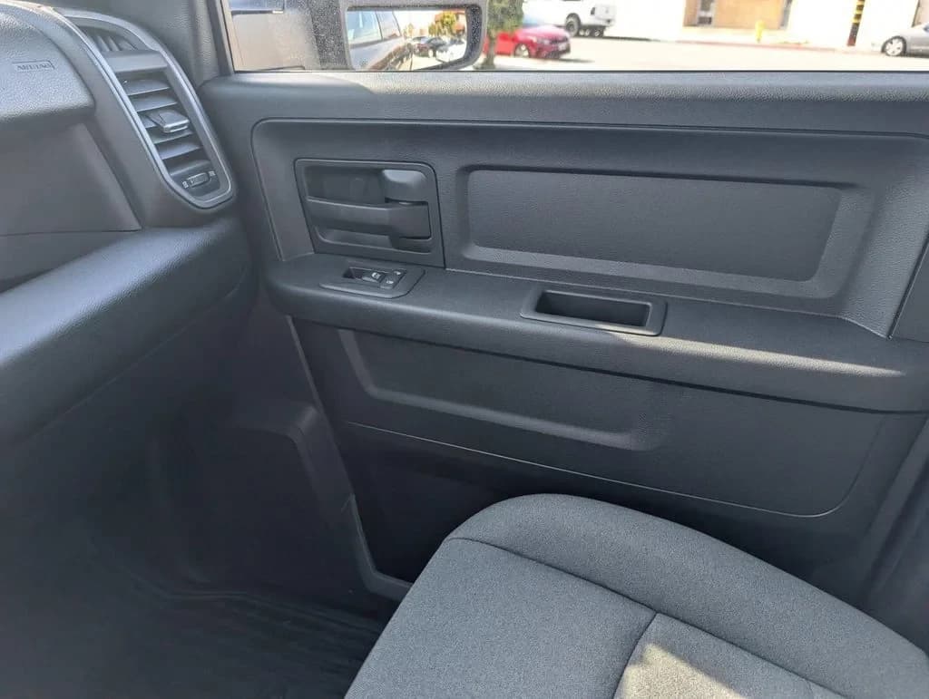 Ram 2500 Tradesman 4x4 Crew Cab 6'4" Box 2026 — side view