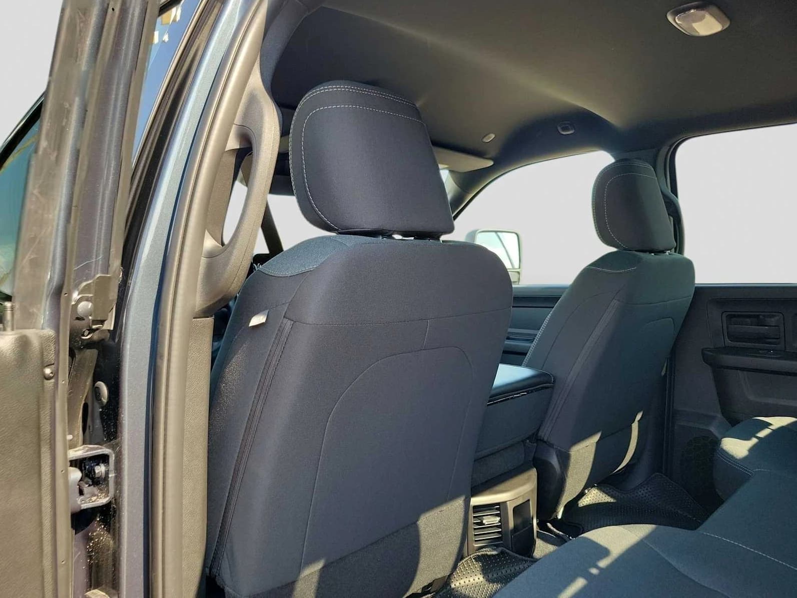 Ram 2500 Tradesman 4x4 Crew Cab 6'4" Box 2026 — side view