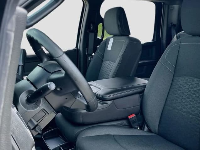 Ram 2500 Tradesman 4x4 Crew Cab 6'4" Box 2026 — side view