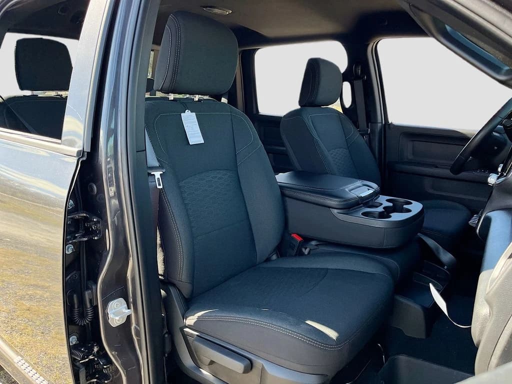 Ram 2500 Warlock 4x4 Crew Cab 6'4" Box 2026 — side view